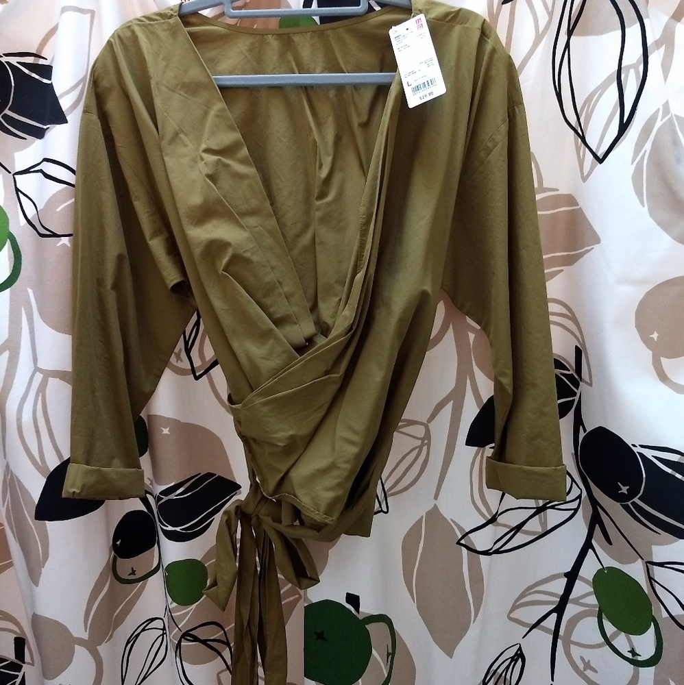 Donating soon! Uniqlo Hana Tajima wrap top